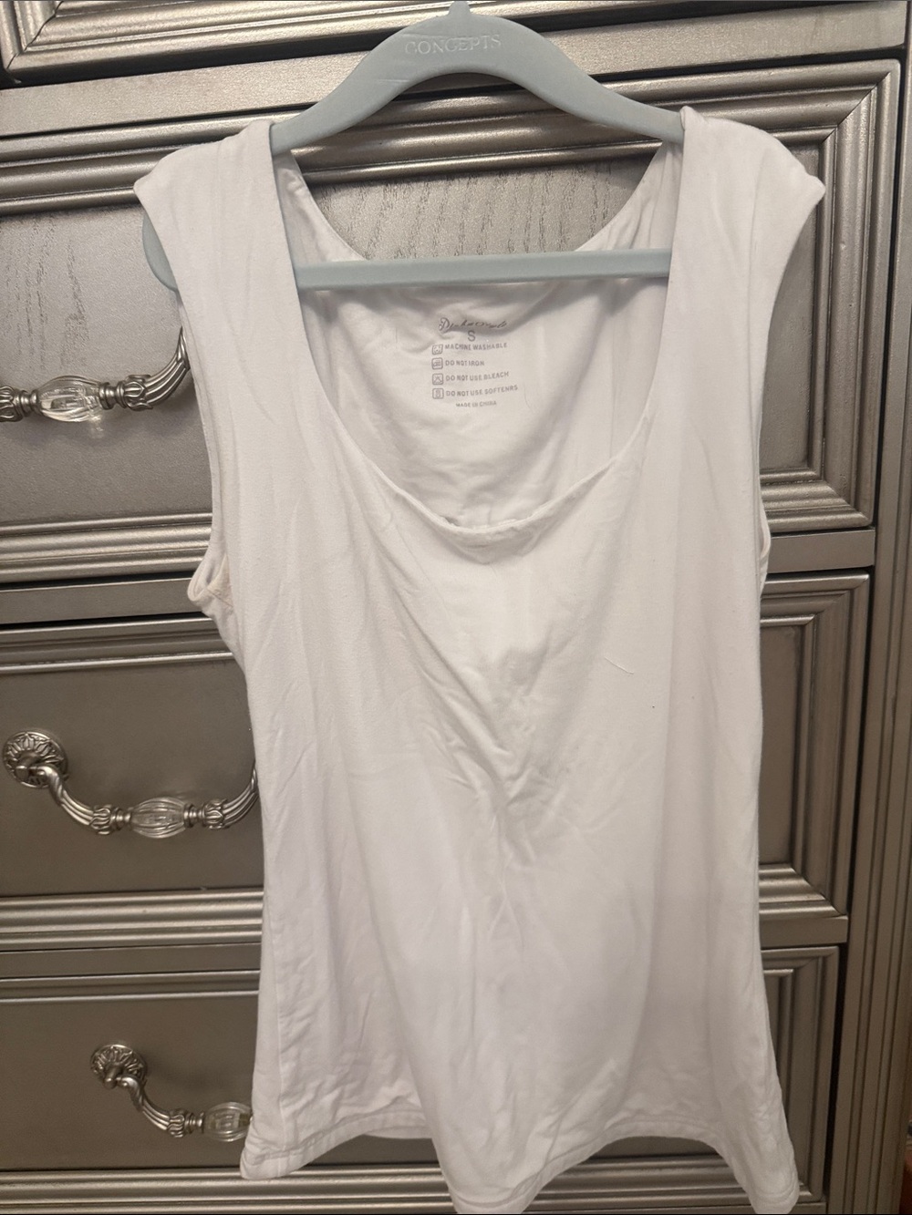 White Sleeveless Scoop Neck Women's Top - Unbranded